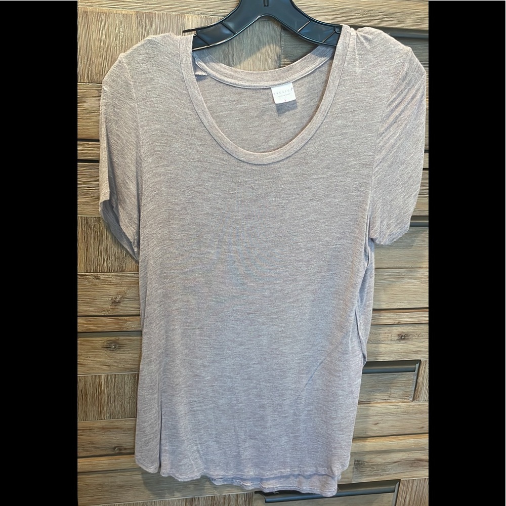 🤎 tresics fitted crew neck tee